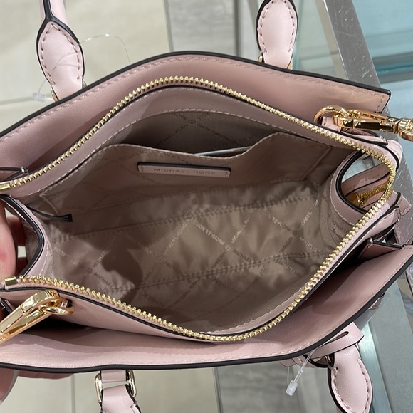 MICHAEL KORS
Sheila Small Faux Saffiano Leather Satchel
Optic Wht/Rose Gold
NWT - Picture 13 of 16